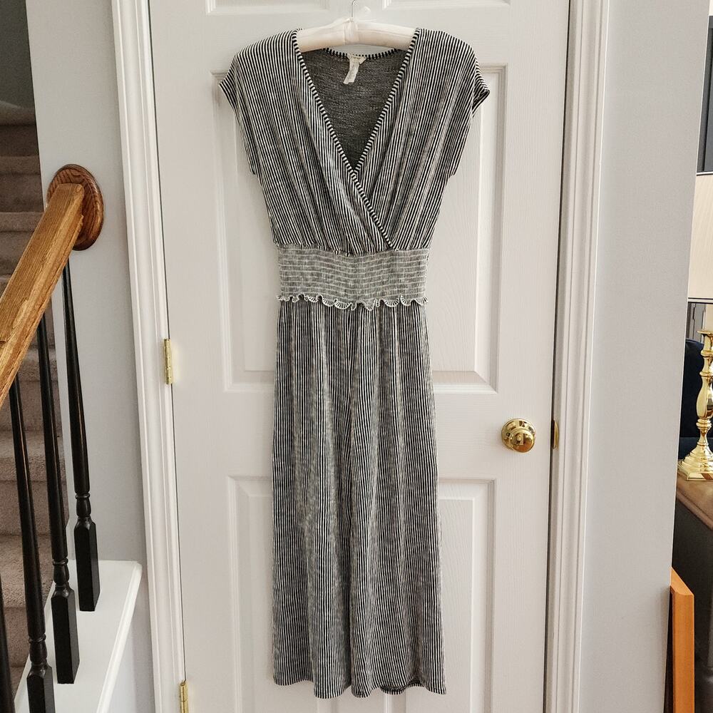 Wide Leg Stripe Jumpsuit Sz M Smocked Waist V Neck